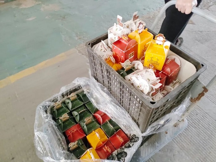 疫情无情人有情，圣诞小果显真心---求精新材料集团倾情派发圣诞福利