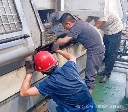 灯火通明赶进度，实干担当显初心
