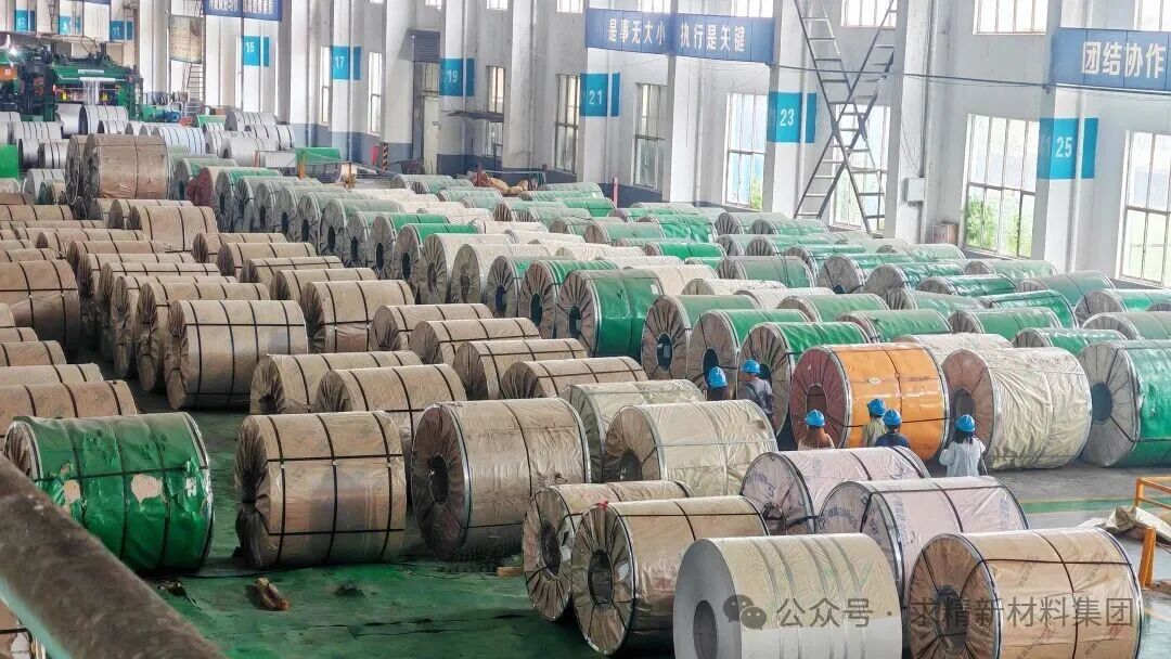 求和启新篇——钢铁筑初心，骏马赴新程